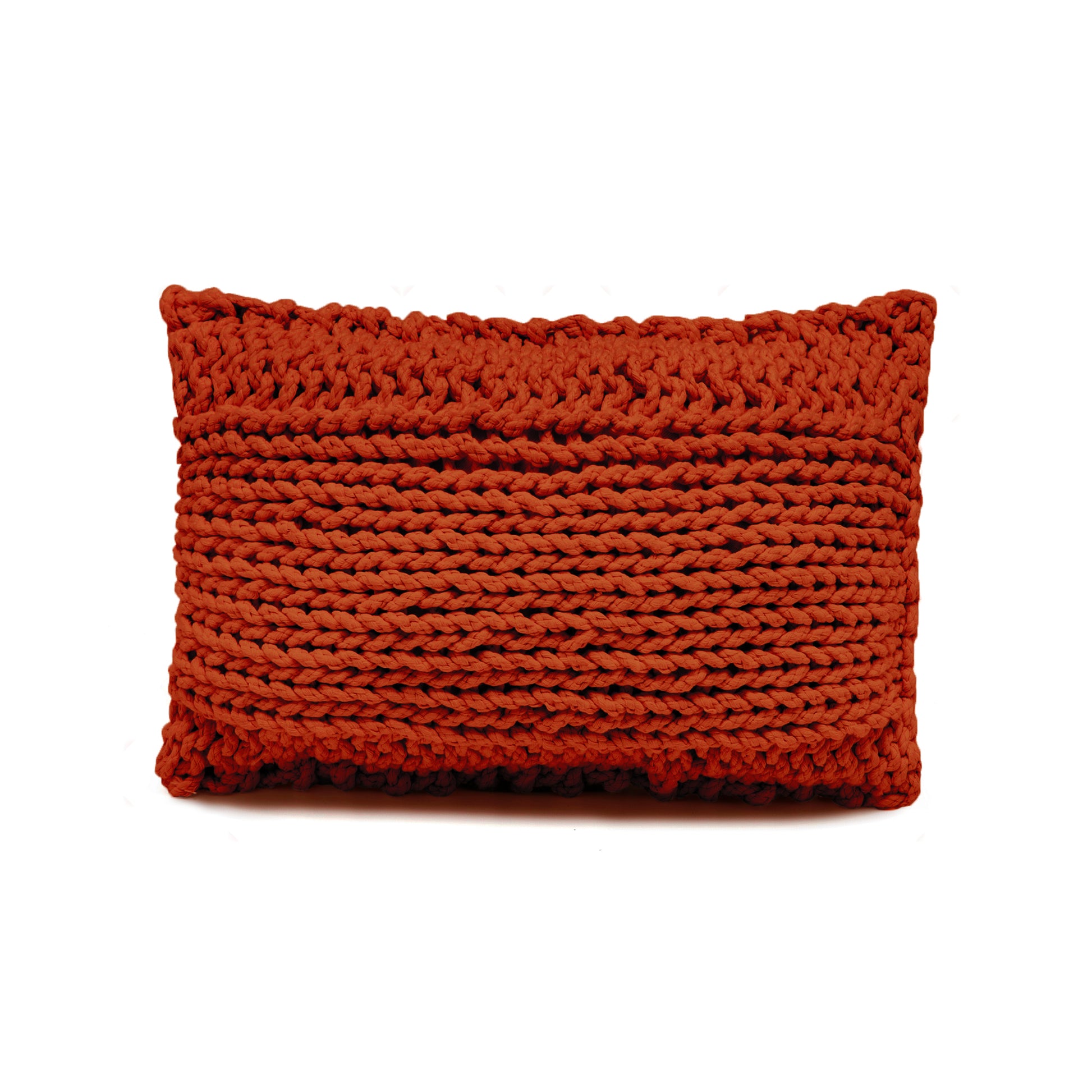 Almofada em tricô artesanal Terracota, frente e verso, com fio 100% algodão. Fechamento com zíper, possibilitando a remoção da capa para lavagem. Dimensões: Altura - 30cm; Largura - 45cm.