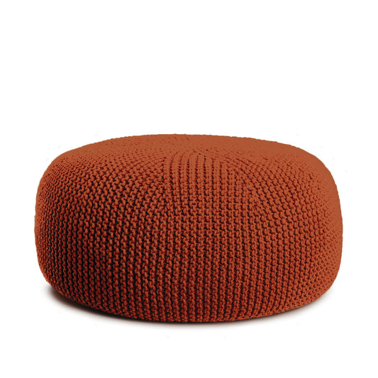 Puff em tricô artesanal, Terracota, com fio 100% algodão. Fechamento com zíper, possibilitando a remoção da capa para lavagem. Dimensões: Altura - 35cm; Diâmetro - 100cm.