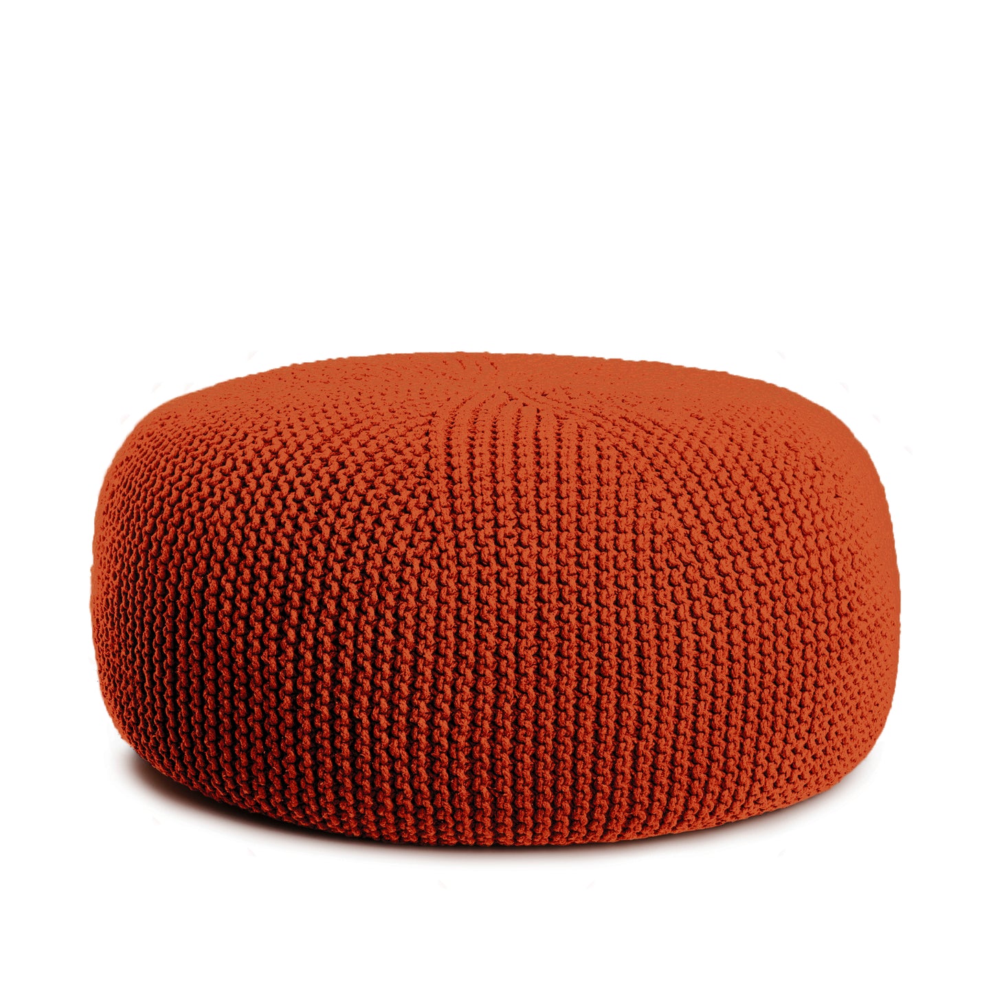 Puff em tricô artesanal, Terracota, com fio 100% algodão. Fechamento com zíper, possibilitando a remoção da capa para lavagem. Dimensões: Altura - 35cm; Diâmetro - 100cm.