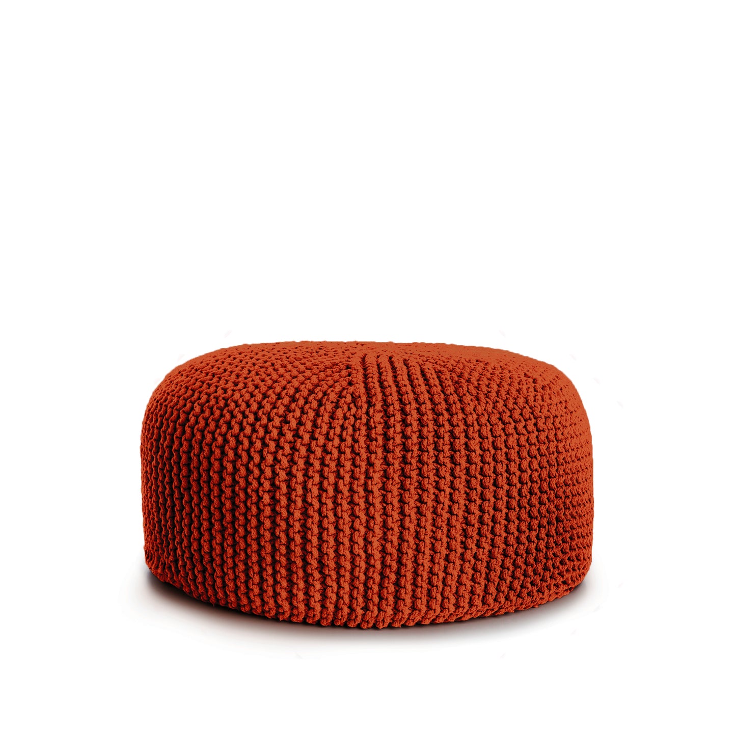 Puff em tricô artesanal, Terracota, com fio 100% algodão. Fechamento com zíper, possibilitando a remoção da capa para lavagem. Dimensões: Altura - 30cm; Diâmetro - 75cm.