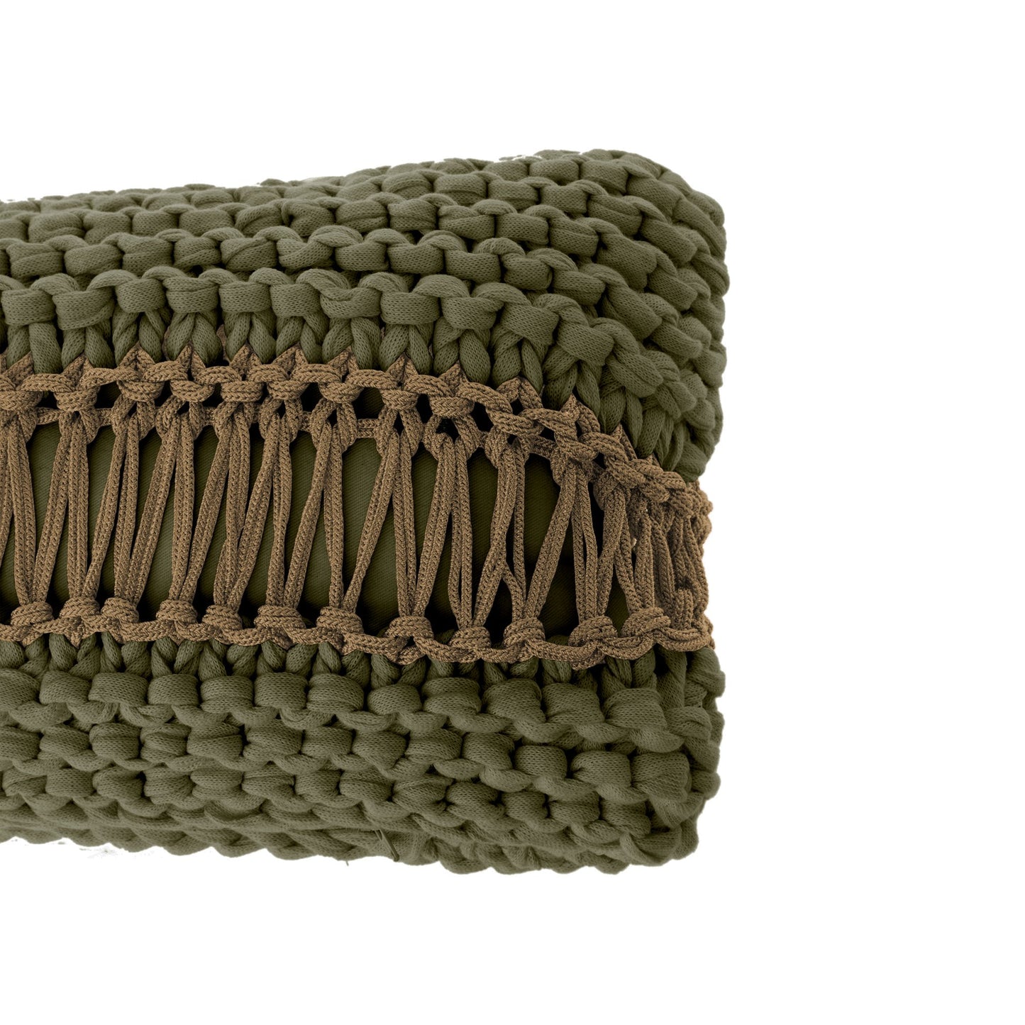 Almofada em tricô artesanal frente e verso, Verde, com fio 100% algodão. Fechamento com zíper, possibilitando a remoção da capa para lavagem. Dimensões: Altura - 25cm; Largura - 80cm.