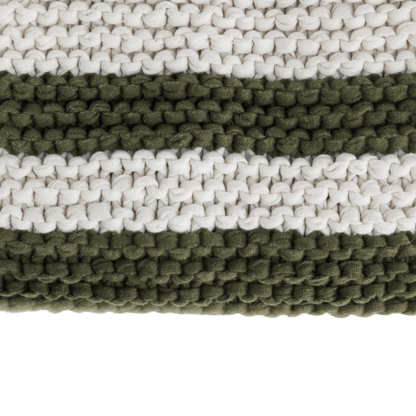 Peseira em tricô artesanal Cru/Verde, com fio 100% algodão. Dimensões: Largura - 70cm; Comprimento - 180cm.