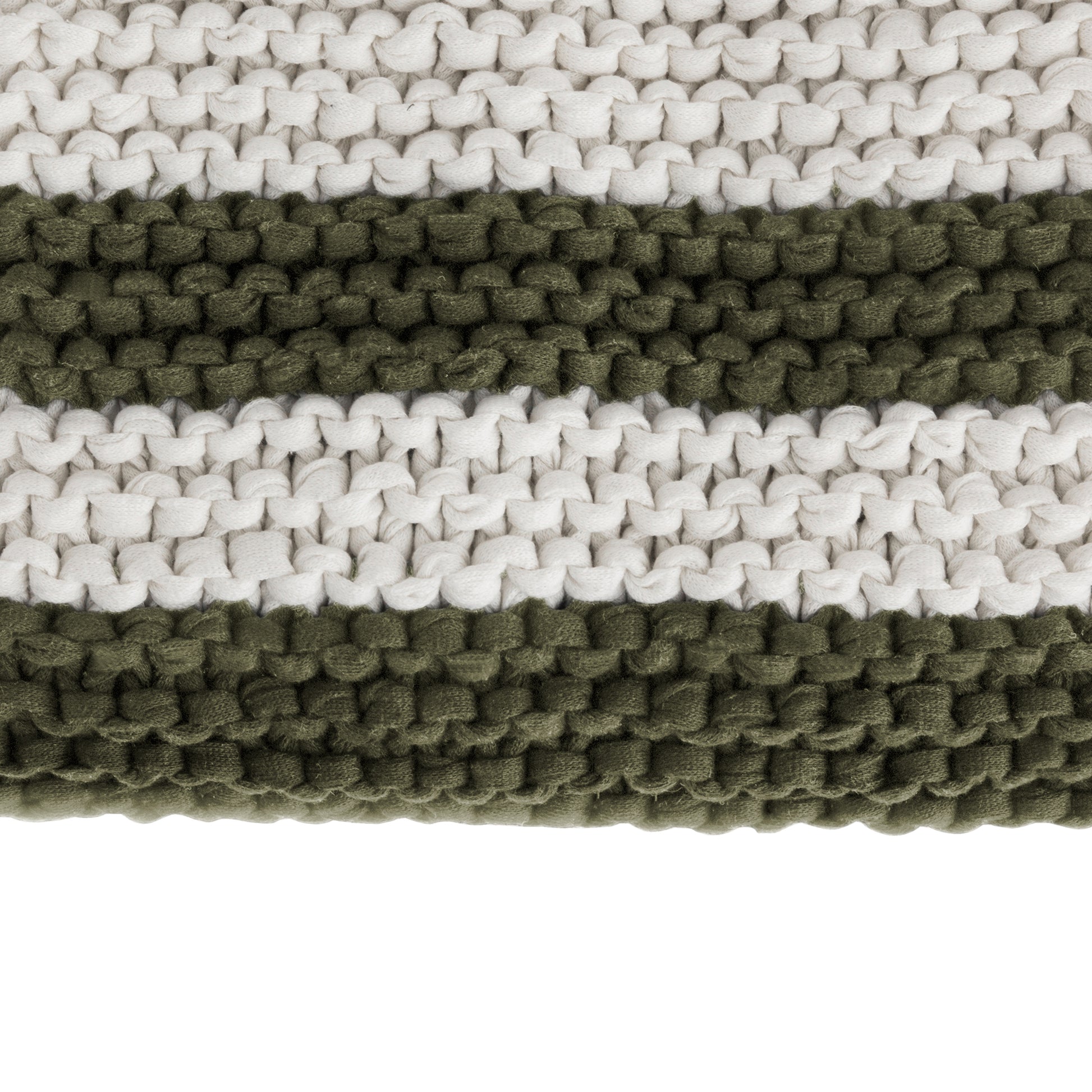 Peseira em tricô artesanal Cru/Verde, com fio 100% algodão. Dimensões: Largura - 70cm; Comprimento - 180cm.