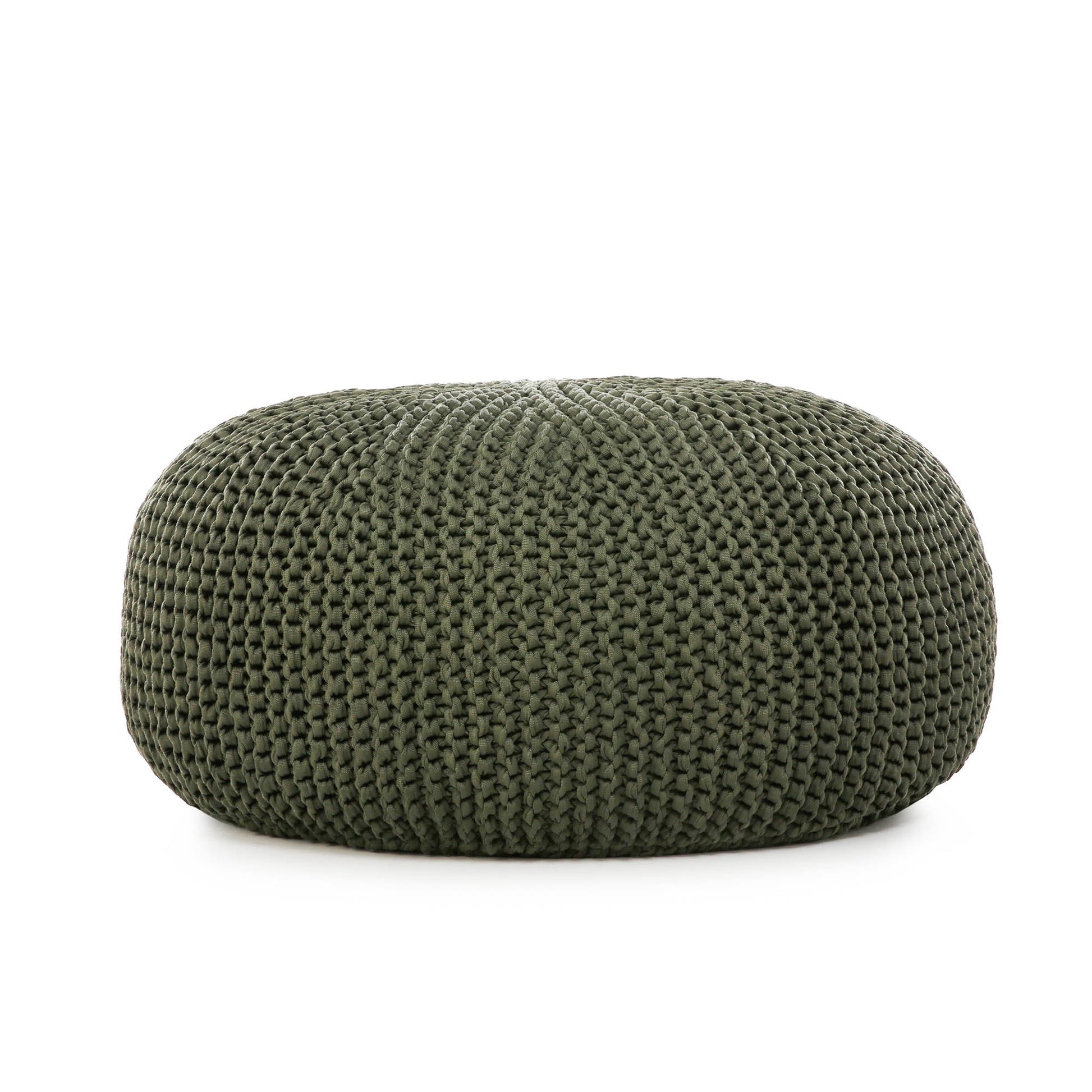 Puff em tricô artesanal para área externa, com fio 100% polipropileno. Enchimento em tecido aquablock e isopor. Fechamento com zíper, possibilitando a remoção da capa para lavagem. Dimensões: Altura - 35cm; Largura - 100cm; Comprimento - 100cm.