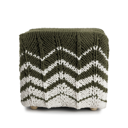Puff Zig Zag, em tricô artesanal, Verde/Cru, com fio 100% algodão. Dimensões: Altura - 40cm; Largura - 45cm; Comprimento - 45cm.