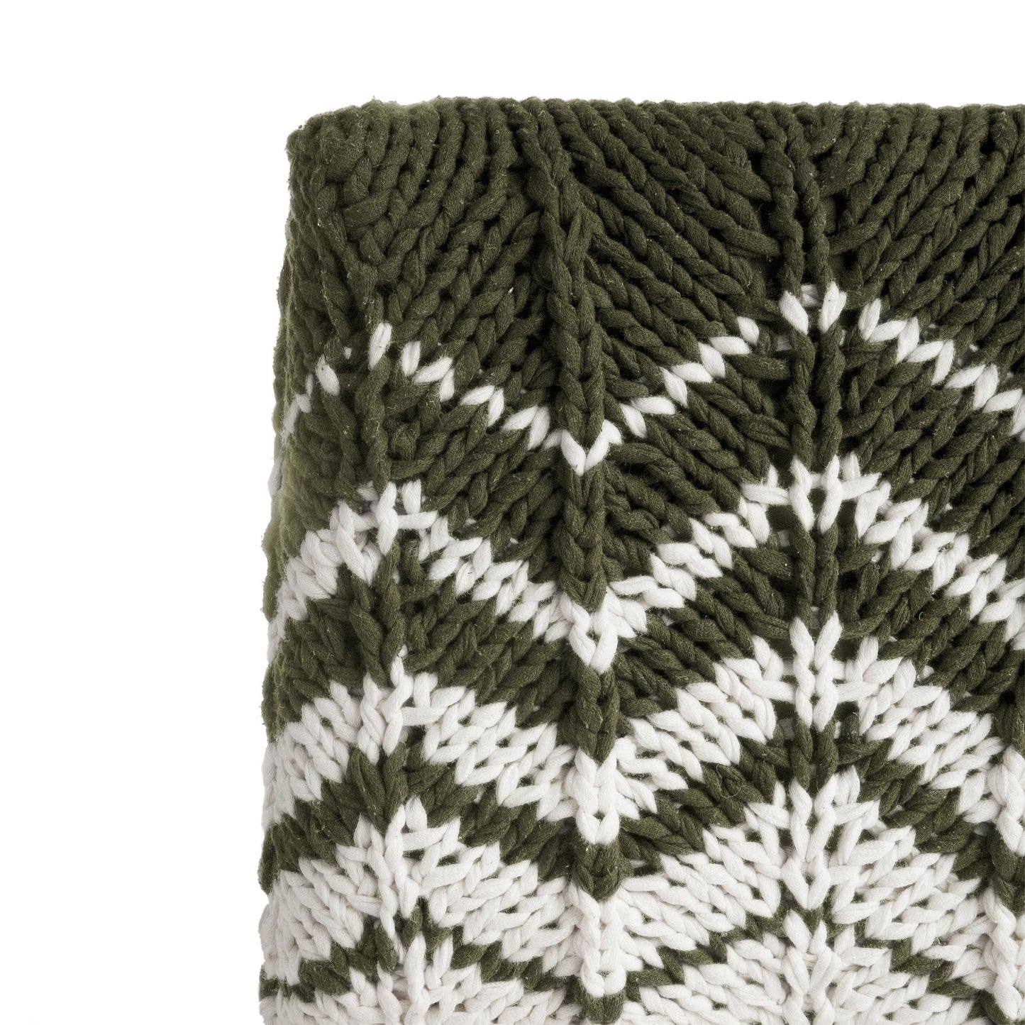 Puff Zig Zag, em tricô artesanal, Verde/Cru, com fio 100% algodão. Dimensões: Altura - 40cm; Largura - 45cm; Comprimento - 45cm.