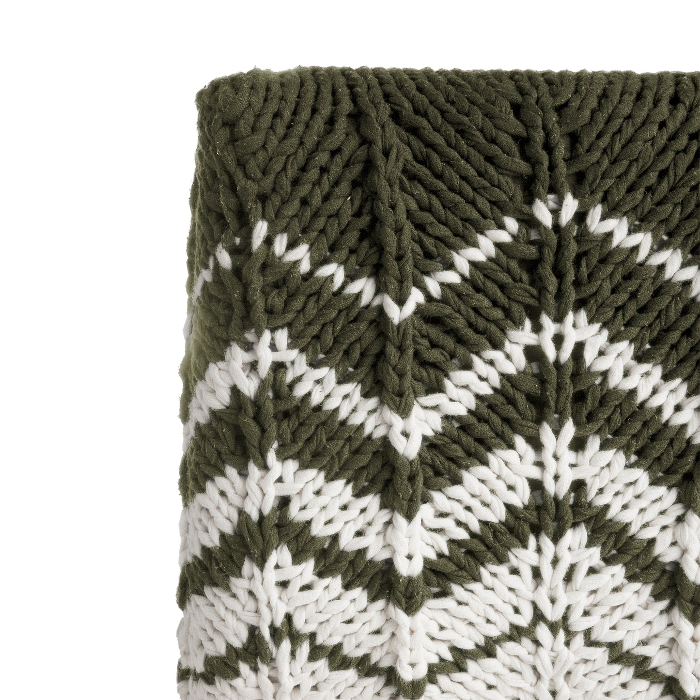 Puff Zig Zag, em tricô artesanal, Verde/Cru, com fio 100% algodão. Dimensões: Altura - 40cm; Largura - 45cm; Comprimento - 45cm.