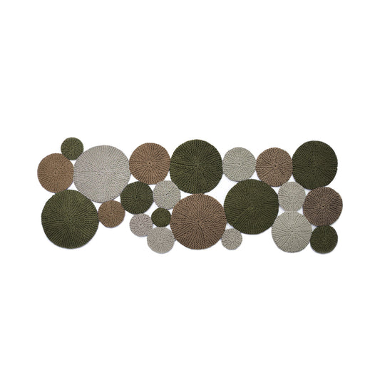 Tapete em tricô artesanal Fendi/Caramelo/Verde, com fio 100% algodão. Dimensões: Largura - 120cm; Comprimento - 250cm.