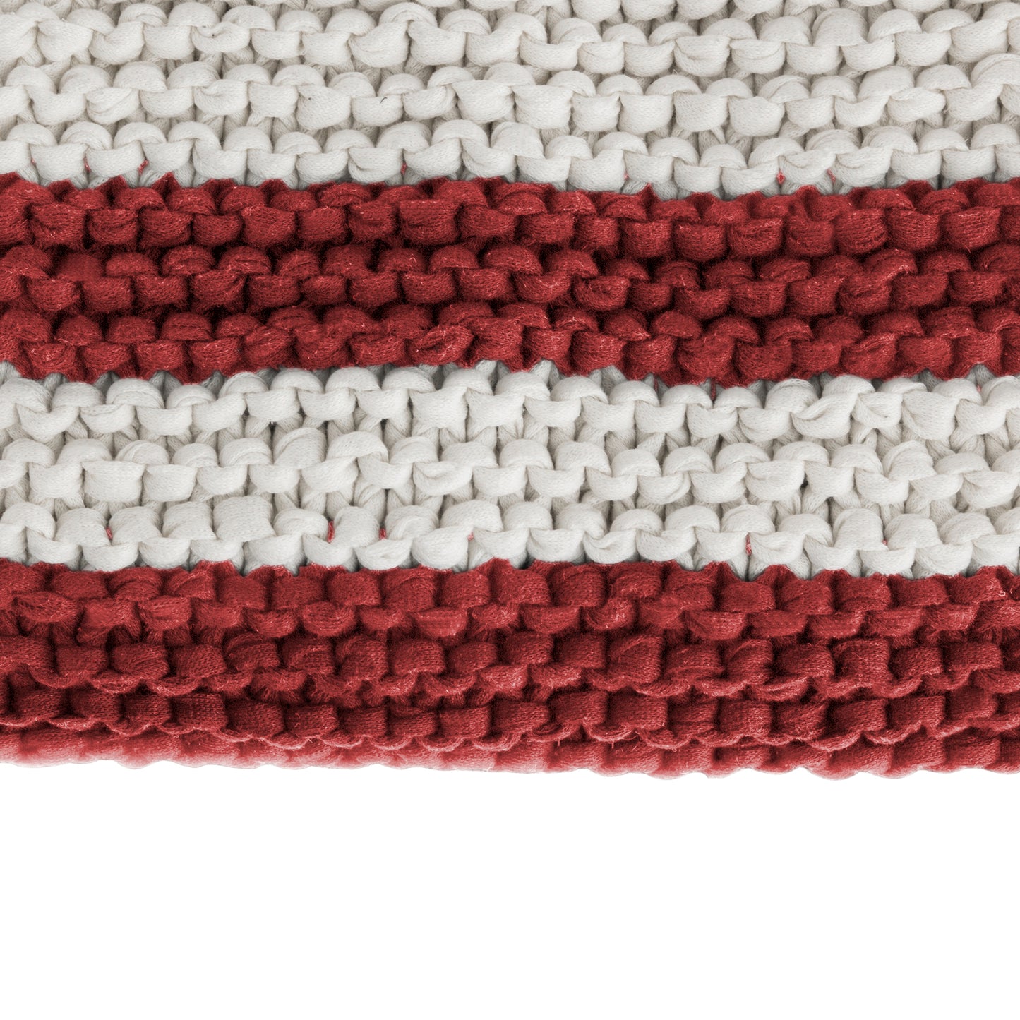 Peseira em tricô artesanal Cru/Vermelho, com fio 100% algodão. Dimensões: Largura - 70cm; Comprimento - 180cm.