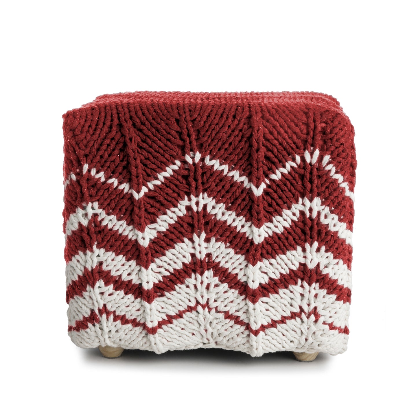 Puff Zig Zag, em tricô artesanal, Vermelho/Cru, com fio 100% algodão. Dimensões: Altura - 40cm; Largura - 45cm; Comprimento - 45cm.