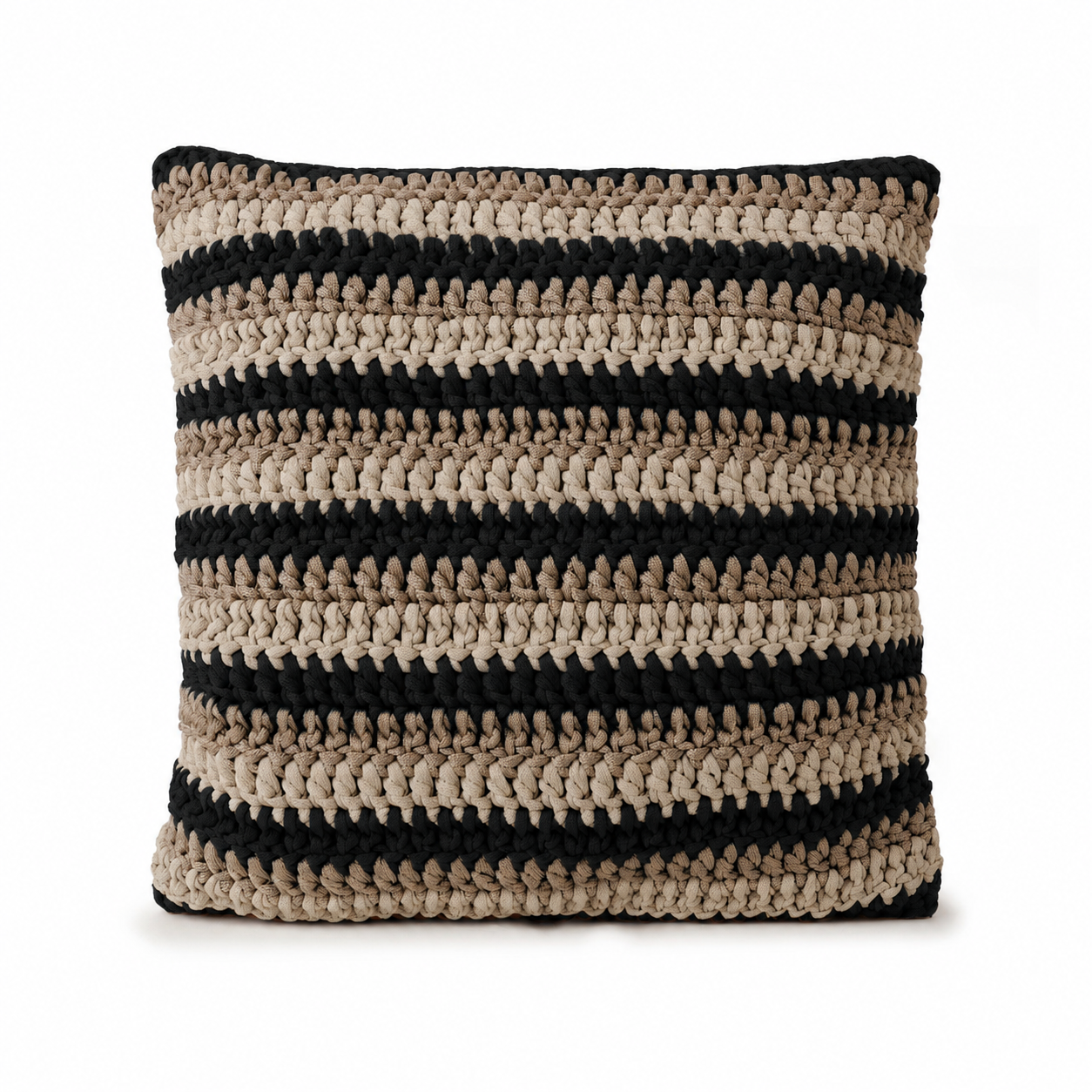 Almofada em Crochê Listrada Horizontal 1x1 Outdoor 50x50 Cru/Fendi/Preto