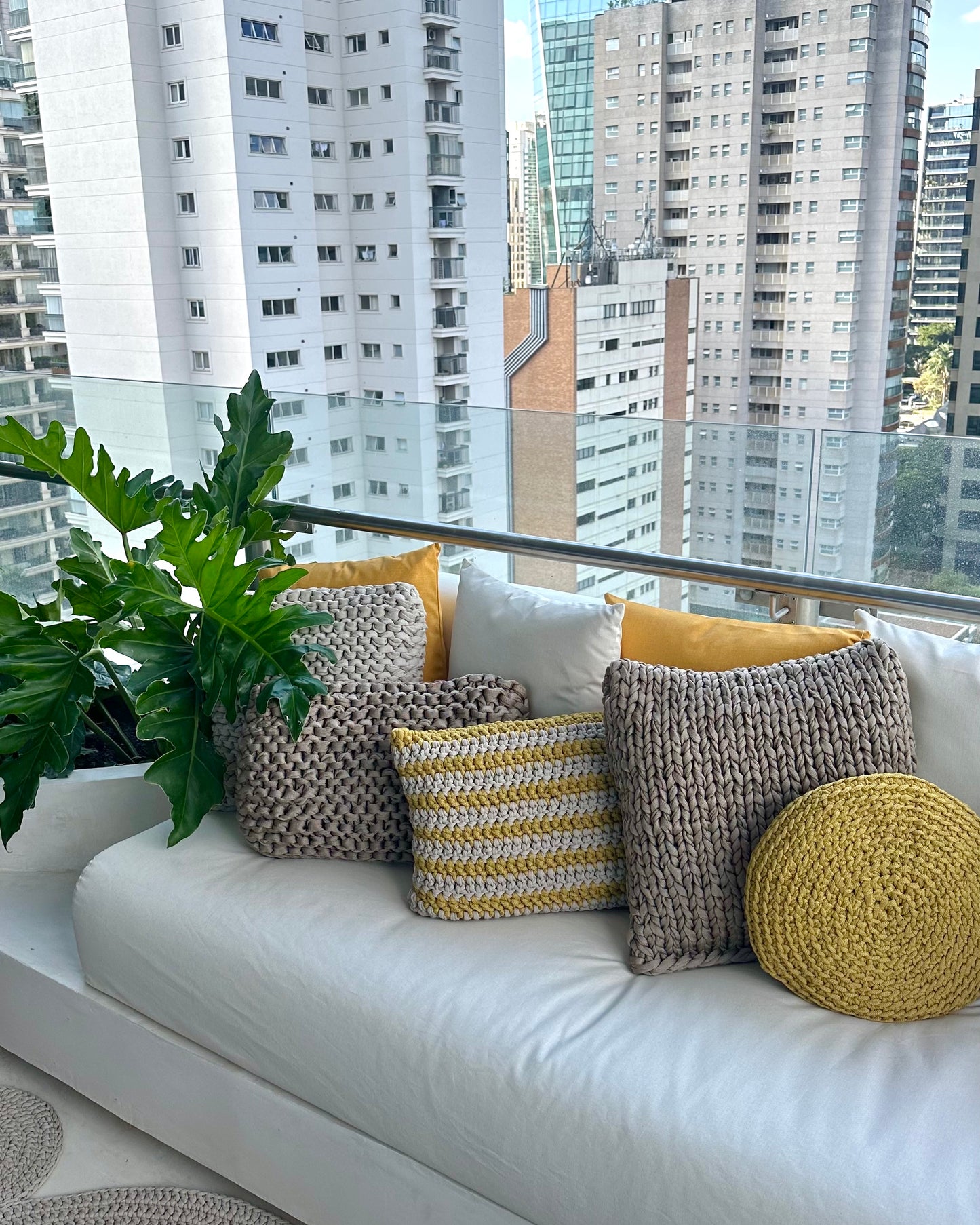 Almofada em Crochê Listra Retangular Outdoor 30x45 Preto