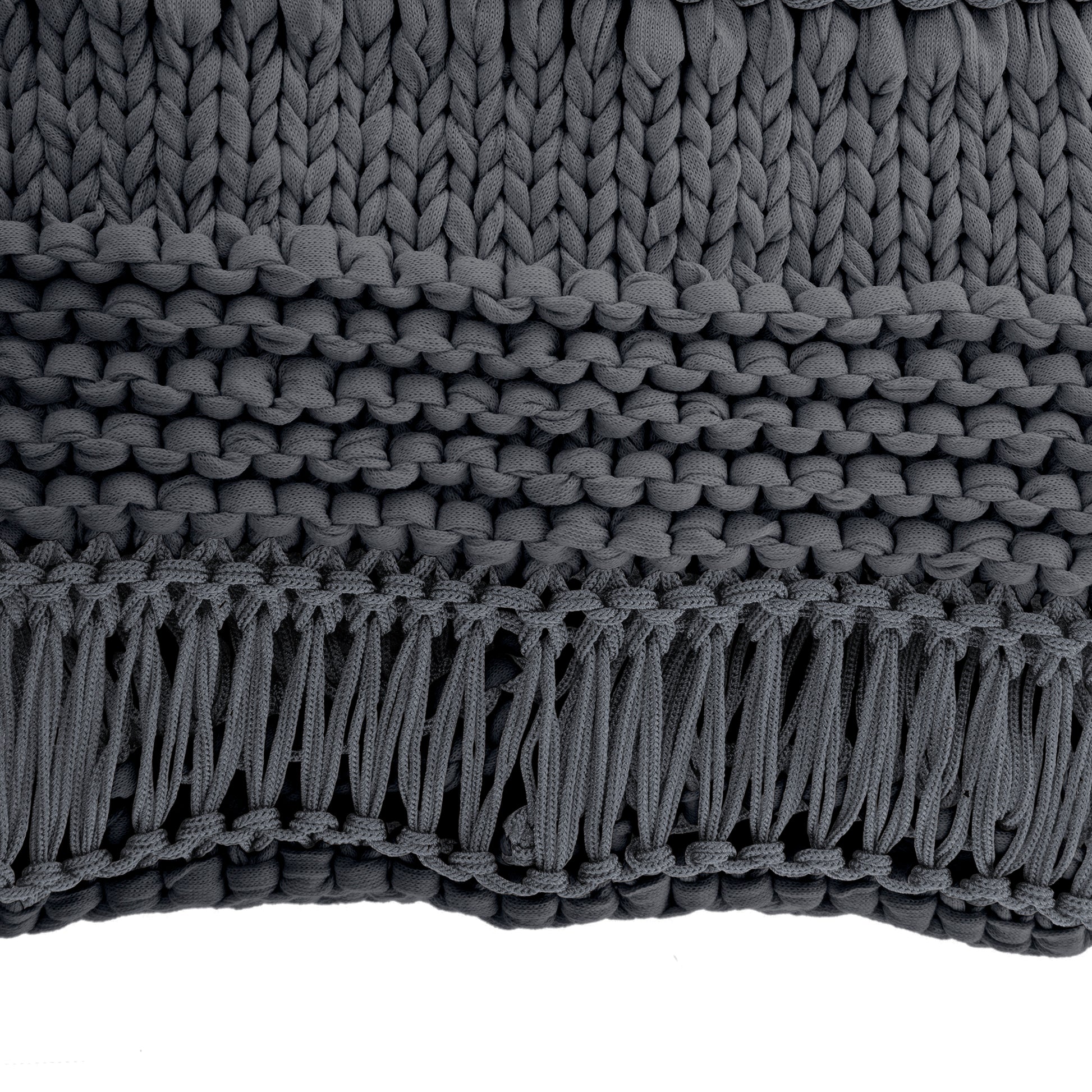Peseira em tricô artesanal Cinza, com fio 85% algodão e 15% acrílico. Dimensões: Largura - 70cm; Comprimento - 130cm. 