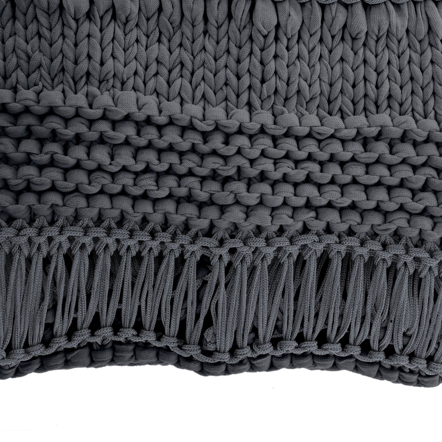 Peseira em tricô artesanal Cinza, com fio 85% algodão e 15% acrílico. Dimensões: Largura - 70cm; Comprimento - 180cm.