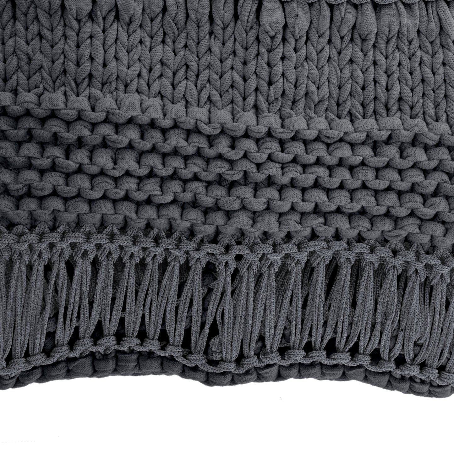 Peseira em tricô artesanal Cinza, com fio 85% algodão e 15% acrílico. Dimensões: Largura - 70cm; Comprimento - 240cm. 