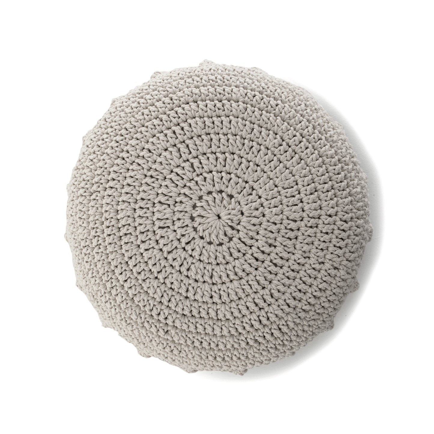 Puff Disco em crochê Fendi, com fio 100% algodão.  Fechamento com zíper, possibilitando a remoção da capa para lavagem.  Dimensões: Altura - 20cm; Diâmetro - 85cm. 